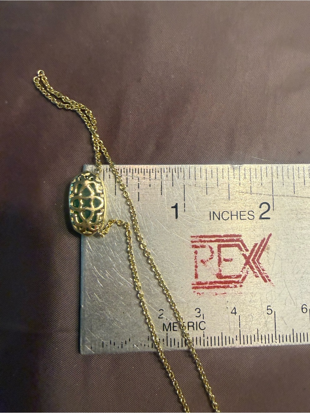 Kendra Scott Elisa 14K Gold Pendant Necklace in Emerald Cat’s Eye - Picture 8 of 12